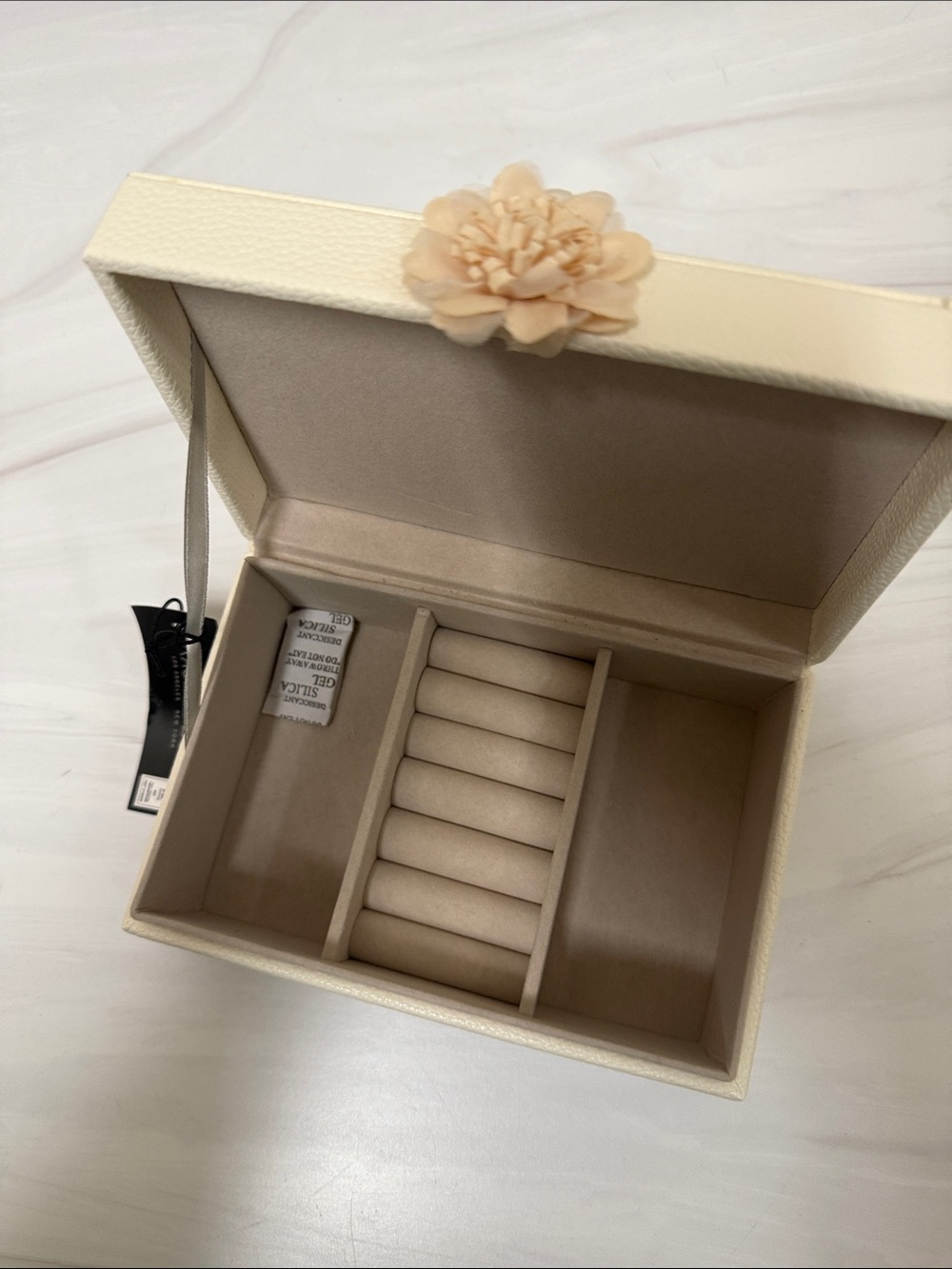 Rachel Zoe Cream and Blush Floral Jewelry Case - Picture 4 of 11
